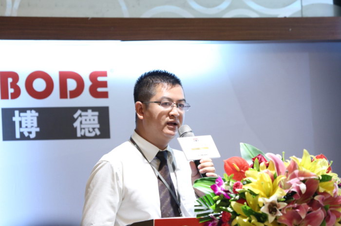 4午夜成人小电影公司係統工程部一部經理李鵬介紹工程操作的經驗分享.jpg